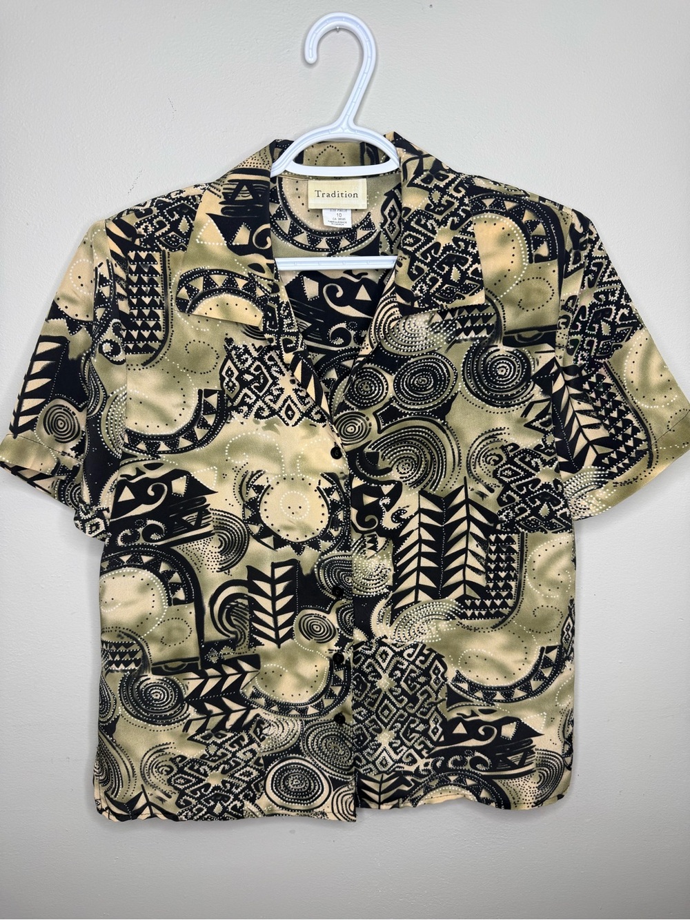 Vintage Tradition Short-Sleeve Button-Up Shirt in Olive, Cream, Black Print
